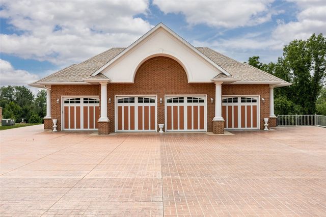 6201 Lakeside Road, Marion, IA 52302