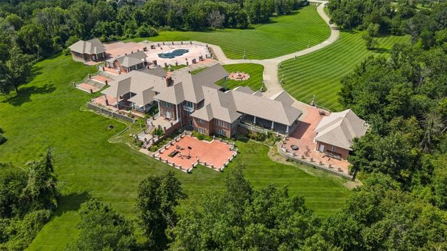 6201 Lakeside Road, Marion, IA 52302