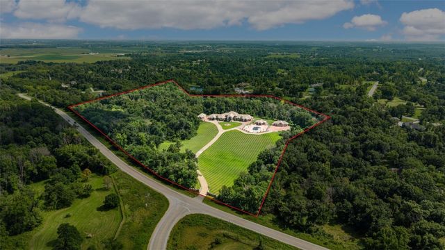 6201 Lakeside Road, Marion, IA 52302