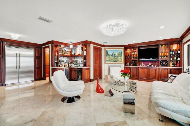 2810 NE 44th Street, Lighthouse Point, FL 33064