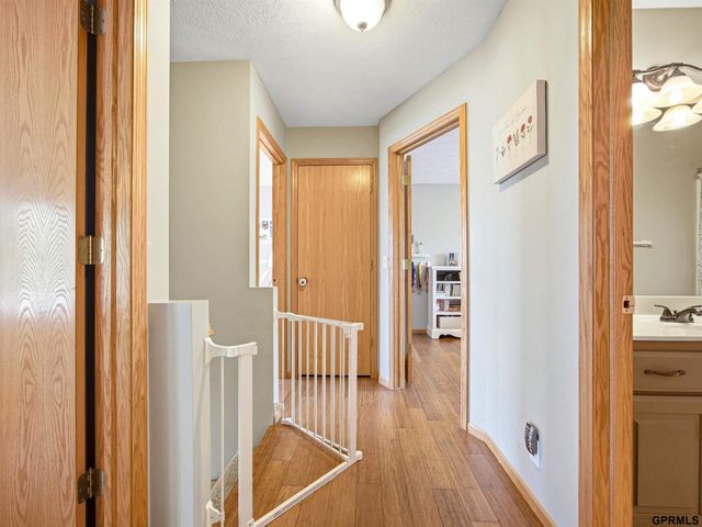 15461 Nebraska Avenue, Omaha, NE 68116