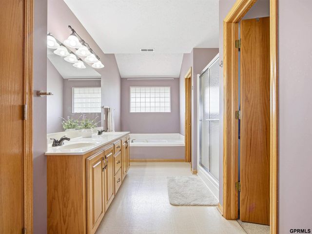 15461 Nebraska Avenue, Omaha, NE 68116