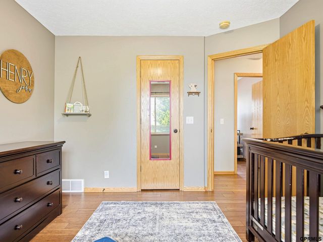 15461 Nebraska Avenue, Omaha, NE 68116
