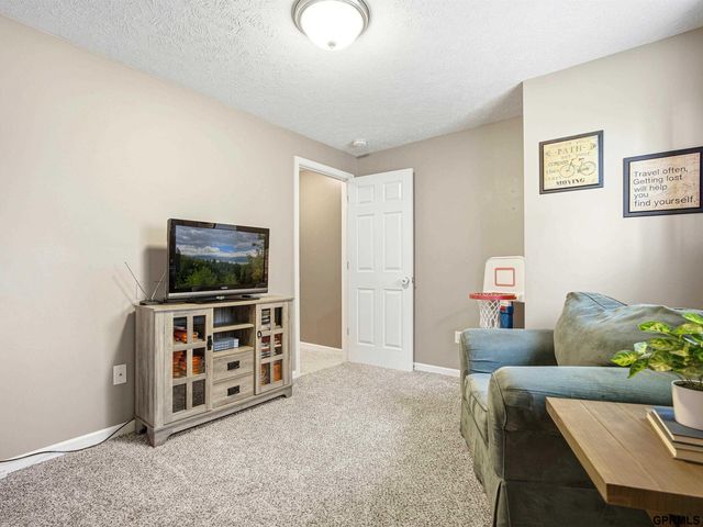 15461 Nebraska Avenue, Omaha, NE 68116