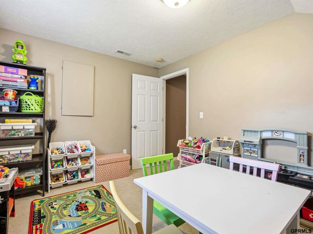 15461 Nebraska Avenue, Omaha, NE 68116
