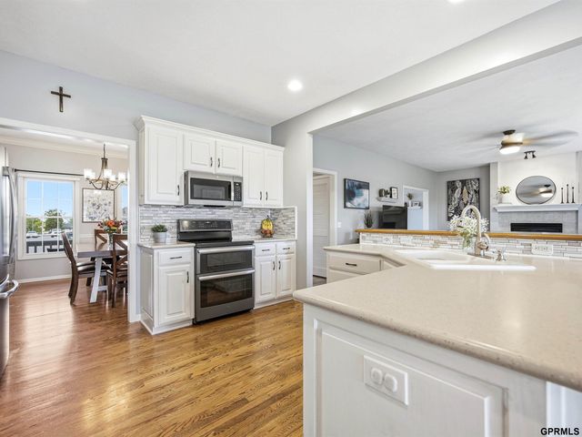 15461 Nebraska Avenue, Omaha, NE 68116