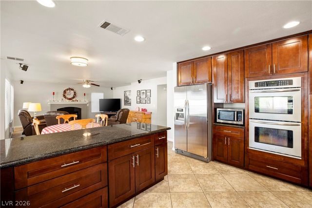 908 Indian Hollow Avenue, North Las Vegas, NV 89031