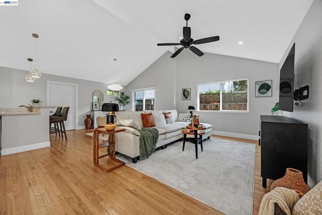 3511 Touriga Dr, Pleasanton, CA 94566