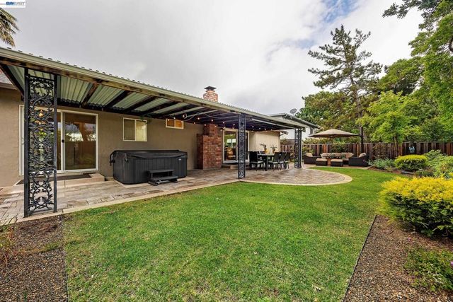 3511 Touriga Dr, Pleasanton, CA 94566