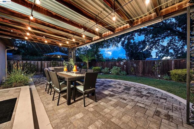 3511 Touriga Dr, Pleasanton, CA 94566