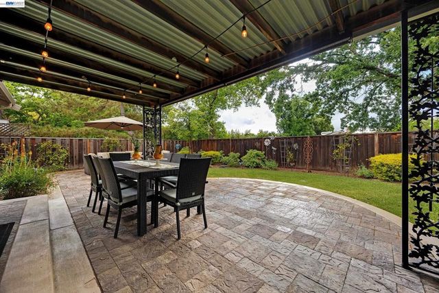 3511 Touriga Dr, Pleasanton, CA 94566