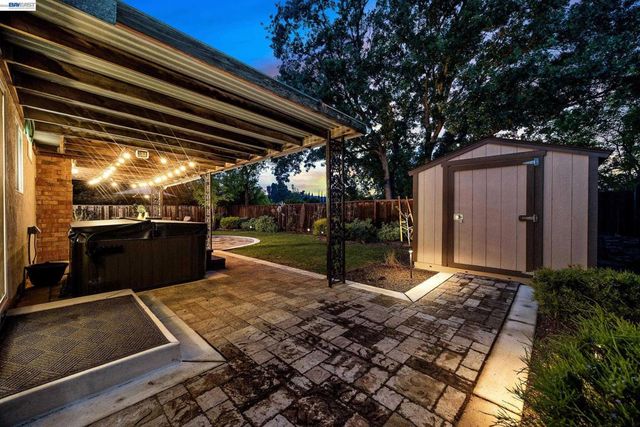 3511 Touriga Dr, Pleasanton, CA 94566