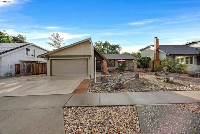 3511 Touriga Dr, Pleasanton, CA 94566