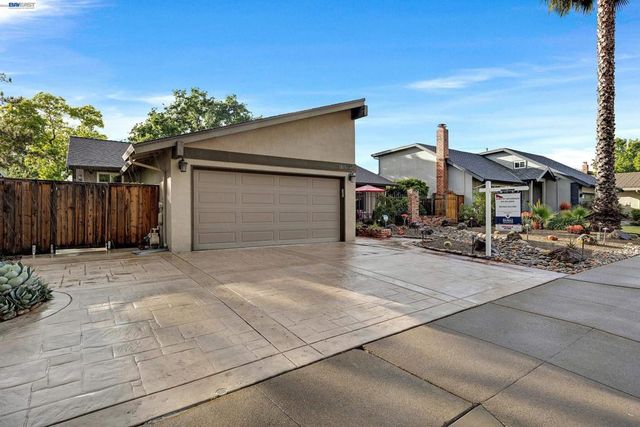 3511 Touriga Dr, Pleasanton, CA 94566