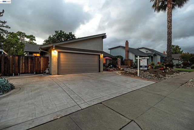 3511 Touriga Dr, Pleasanton, CA 94566