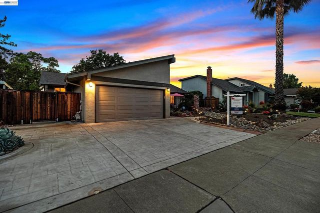3511 Touriga Dr, Pleasanton, CA 94566