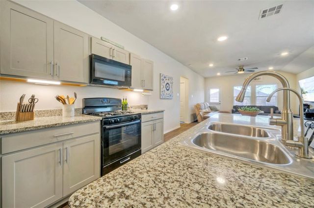 270 DORCHESTER DR, Kyle, TX 78640