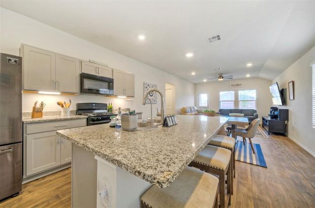 270 DORCHESTER DR, Kyle, TX 78640