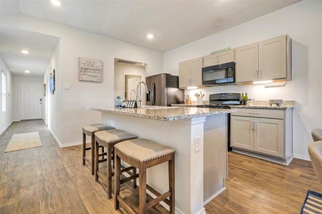 270 DORCHESTER DR, Kyle, TX 78640