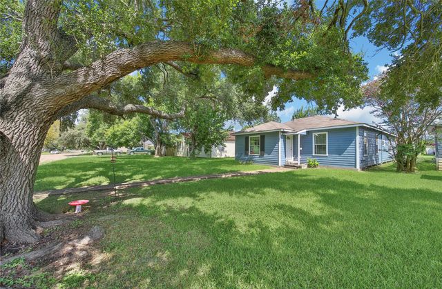 1606 W 8th Street, Freeport, TX 77541