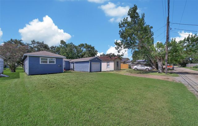 1606 W 8th Street, Freeport, TX 77541