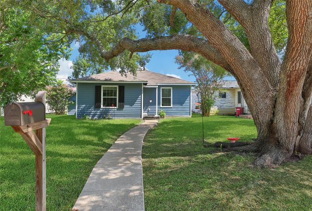 1606 W 8th Street, Freeport, TX 77541