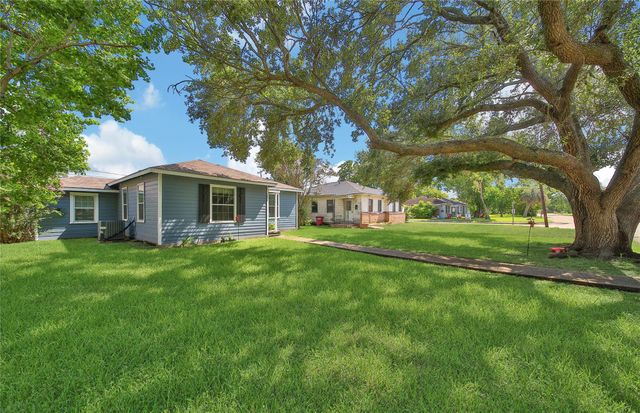 1606 W 8th Street, Freeport, TX 77541