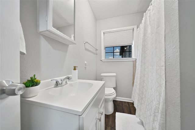 1606 W 8th Street, Freeport, TX 77541