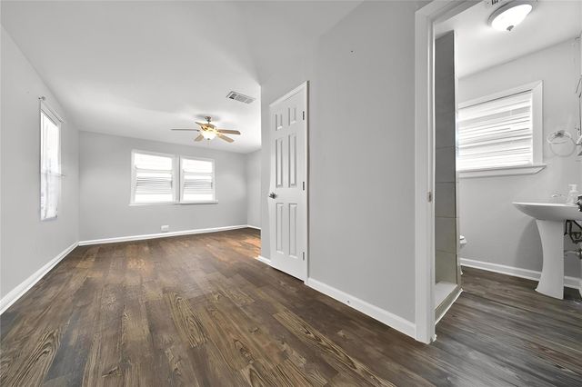 1606 W 8th Street, Freeport, TX 77541