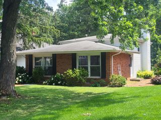 5239 Cumnor Road, Downers Grove, IL 60515