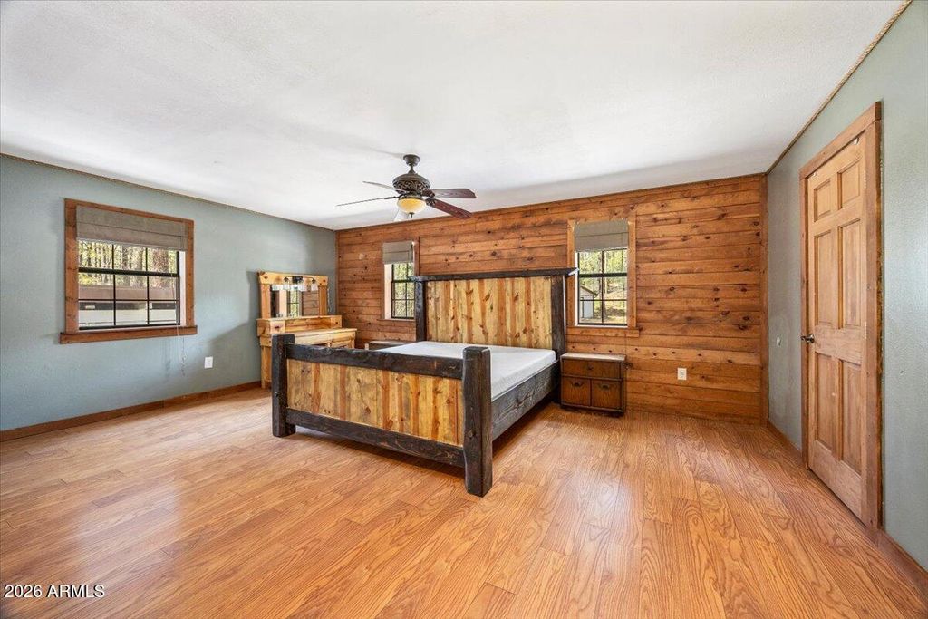 Image 17 of property listing at 1204 FLORES Drive, Show Low, AZ 85901