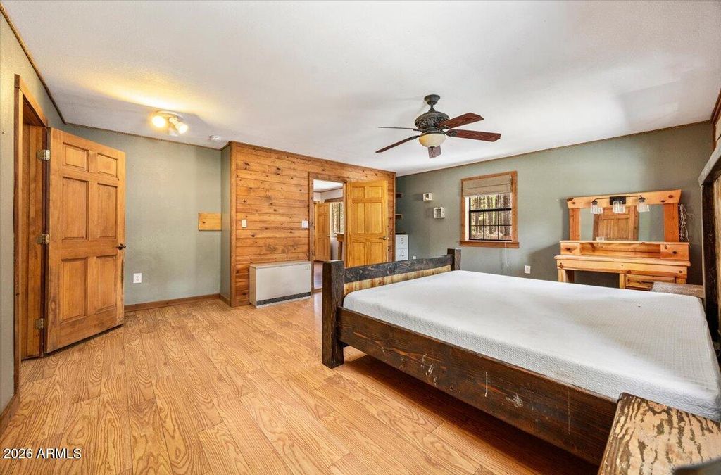 Image 18 of property listing at 1204 FLORES Drive, Show Low, AZ 85901