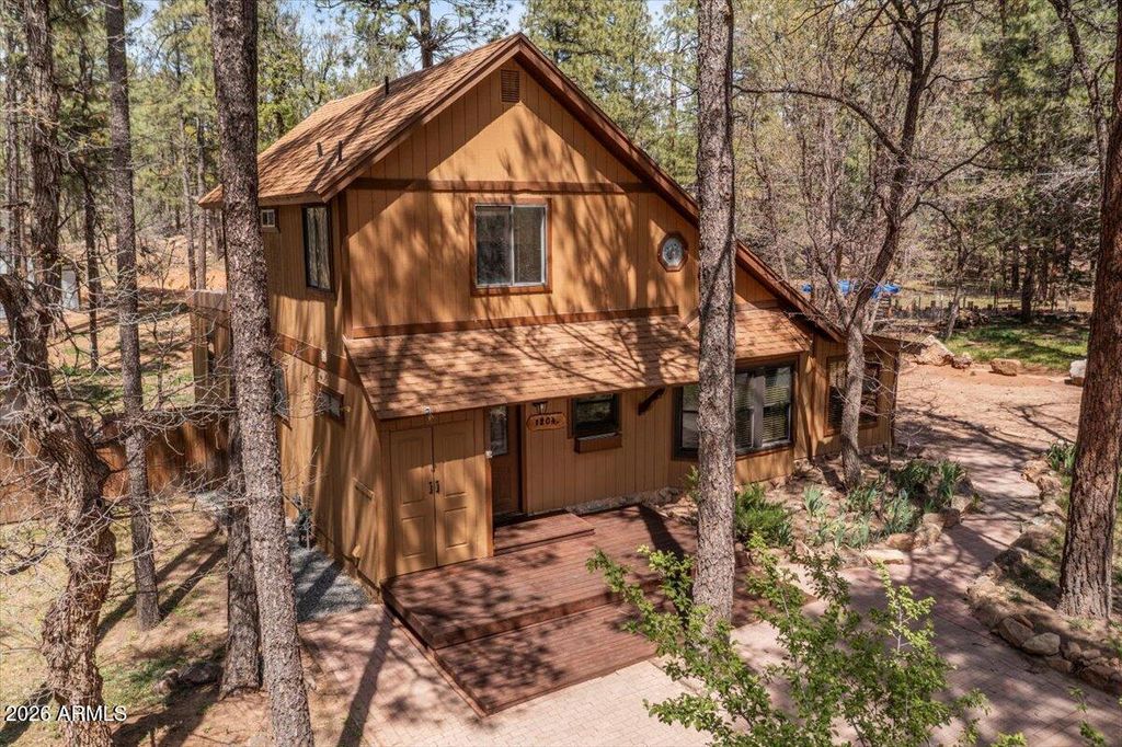 Image 2 of property listing at 1204 FLORES Drive, Show Low, AZ 85901
