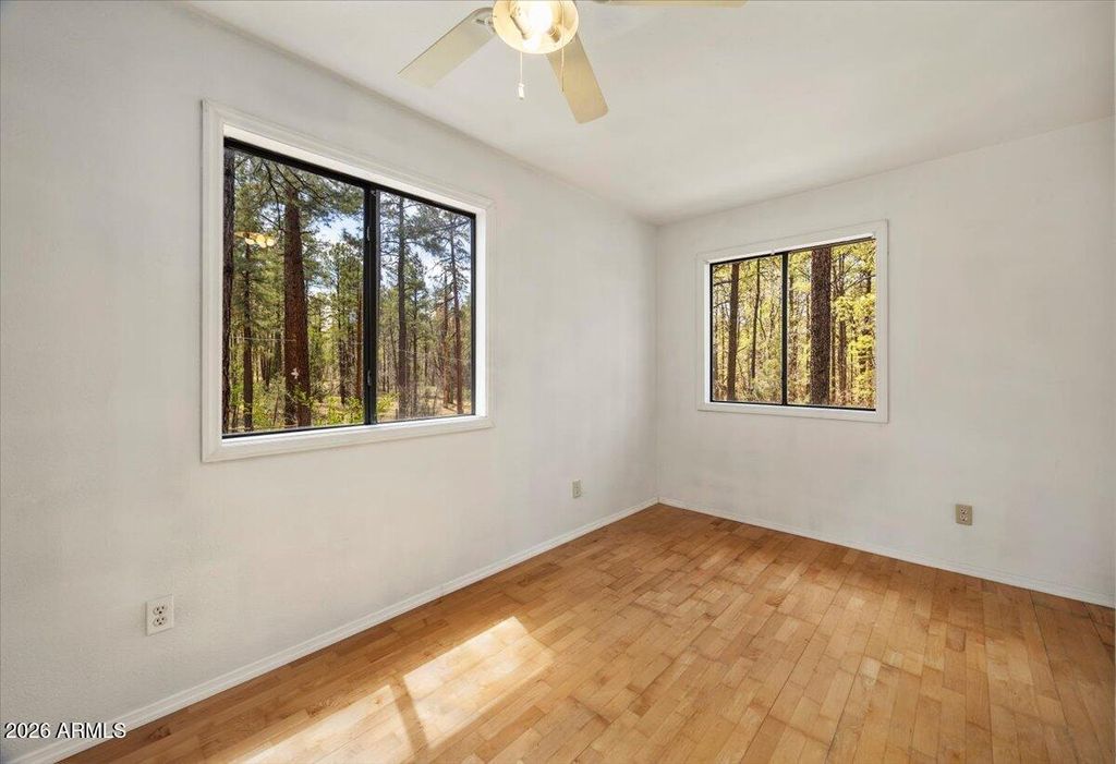 Image 21 of property listing at 1204 FLORES Drive, Show Low, AZ 85901