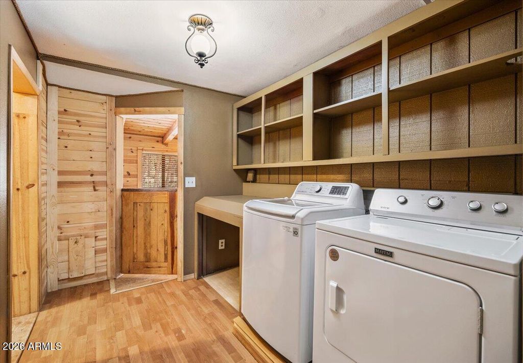 Image 26 of property listing at 1204 FLORES Drive, Show Low, AZ 85901