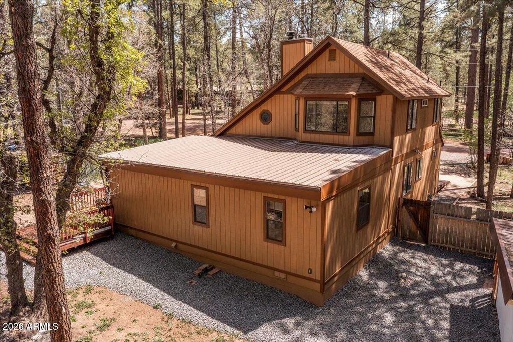 Image 27 of property listing at 1204 FLORES Drive, Show Low, AZ 85901