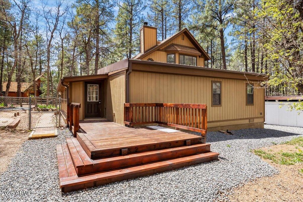 Image 28 of property listing at 1204 FLORES Drive, Show Low, AZ 85901