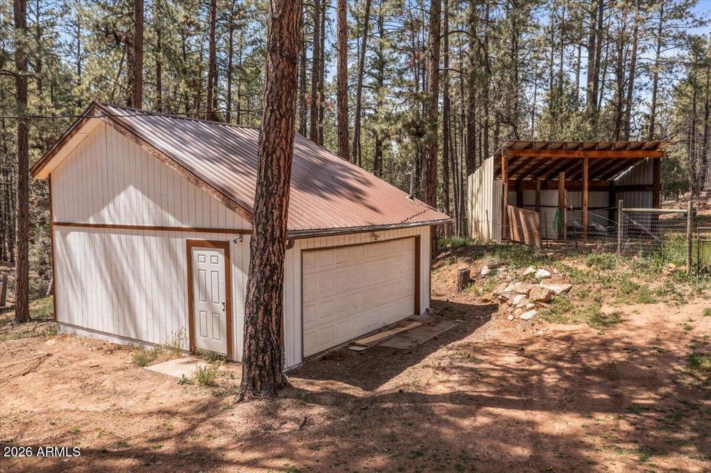 Image 29 of property listing at 1204 FLORES Drive, Show Low, AZ 85901