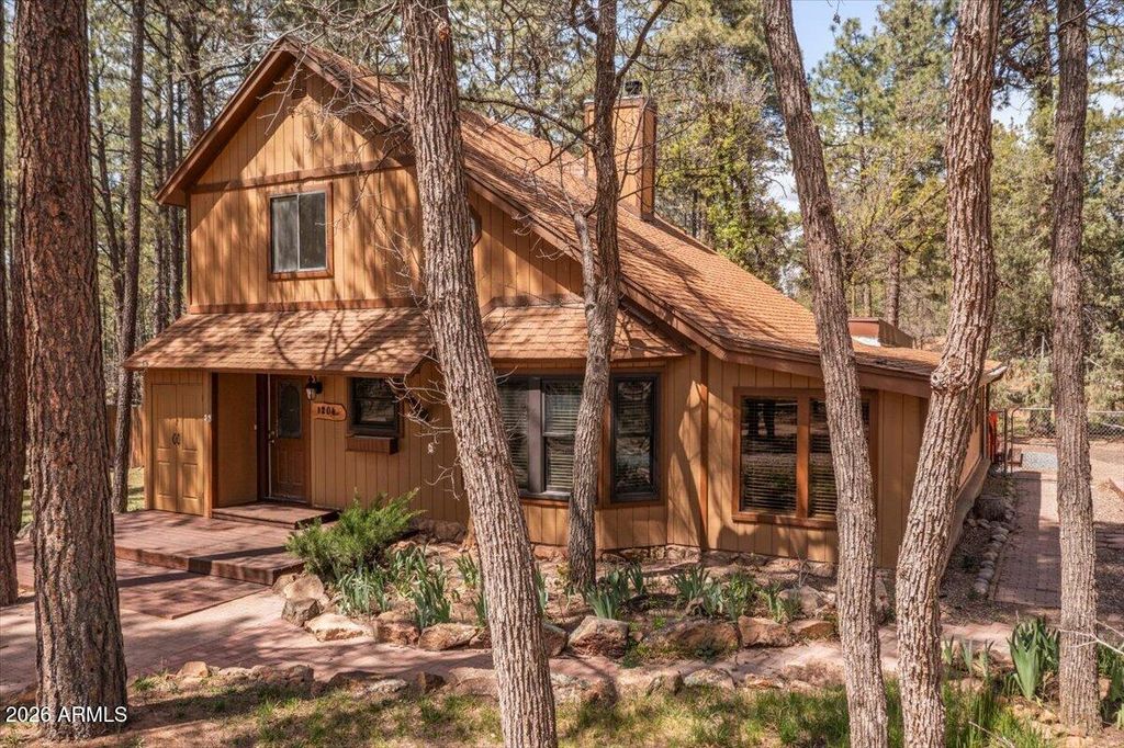 Image 3 of property listing at 1204 FLORES Drive, Show Low, AZ 85901