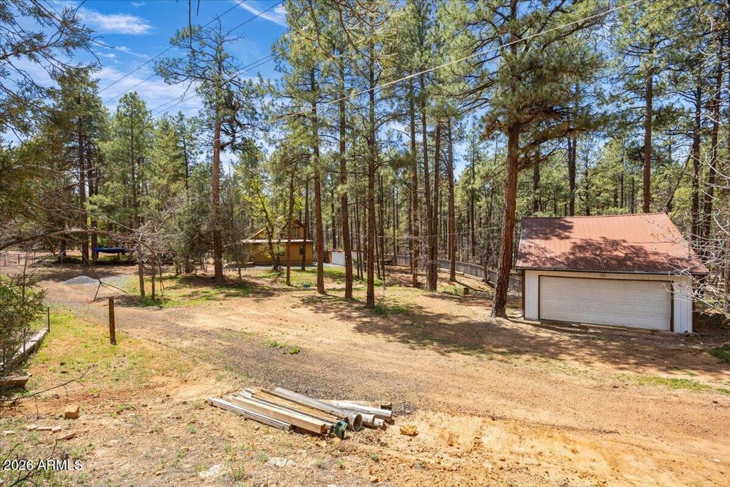 Image 33 of property listing at 1204 FLORES Drive, Show Low, AZ 85901