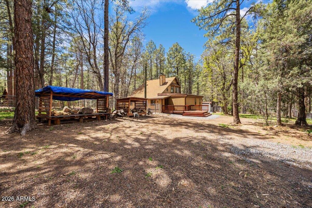 Image 35 of property listing at 1204 FLORES Drive, Show Low, AZ 85901