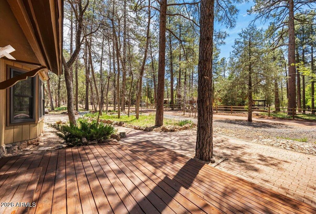 Image 8 of property listing at 1204 FLORES Drive, Show Low, AZ 85901