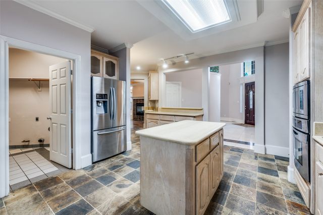 1805 Old Oak Drive, Arlington, TX 76012