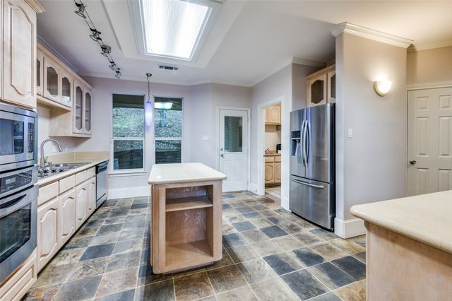 1805 Old Oak Drive, Arlington, TX 76012