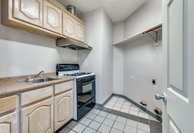 1805 Old Oak Drive, Arlington, TX 76012