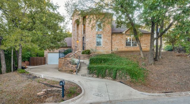 1805 Old Oak Drive, Arlington, TX 76012