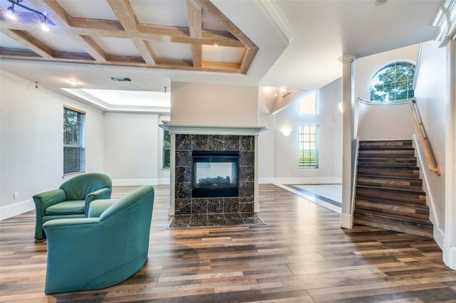 1805 Old Oak Drive, Arlington, TX 76012