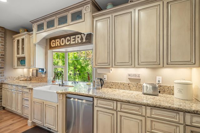 597 Pierce Road, Medford, OR 97504