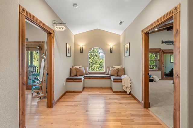 597 Pierce Road, Medford, OR 97504