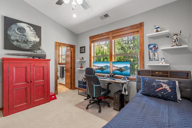 597 Pierce Road, Medford, OR 97504